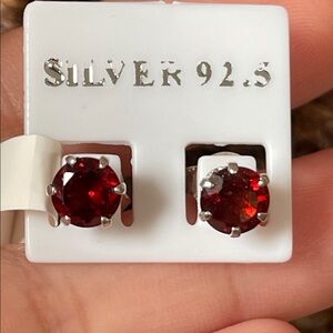 NWT Elegant 925 Silver Earring Natural Garnet Stud Earrings
